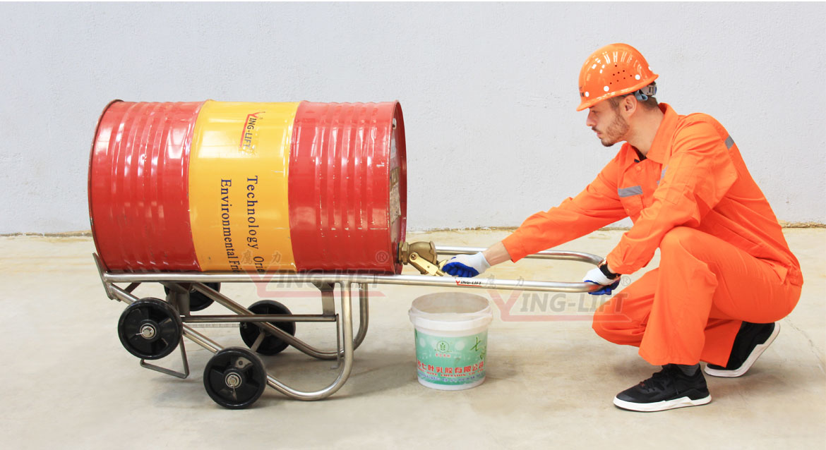 不銹鋼機(jī)械油桶車