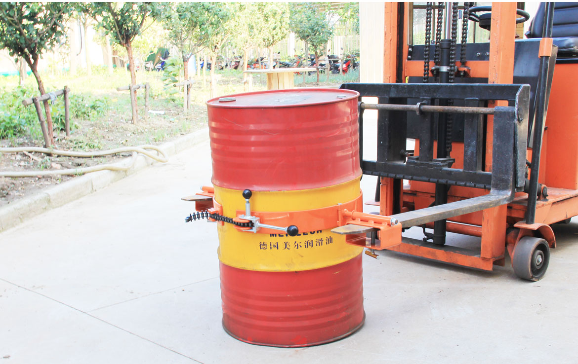 叉車專用油桶翻轉(zhuǎn)器