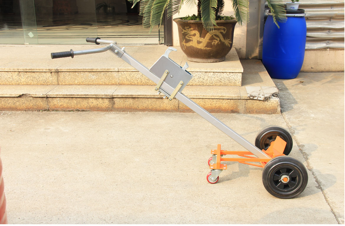 咬嘴油桶搬運(yùn)車