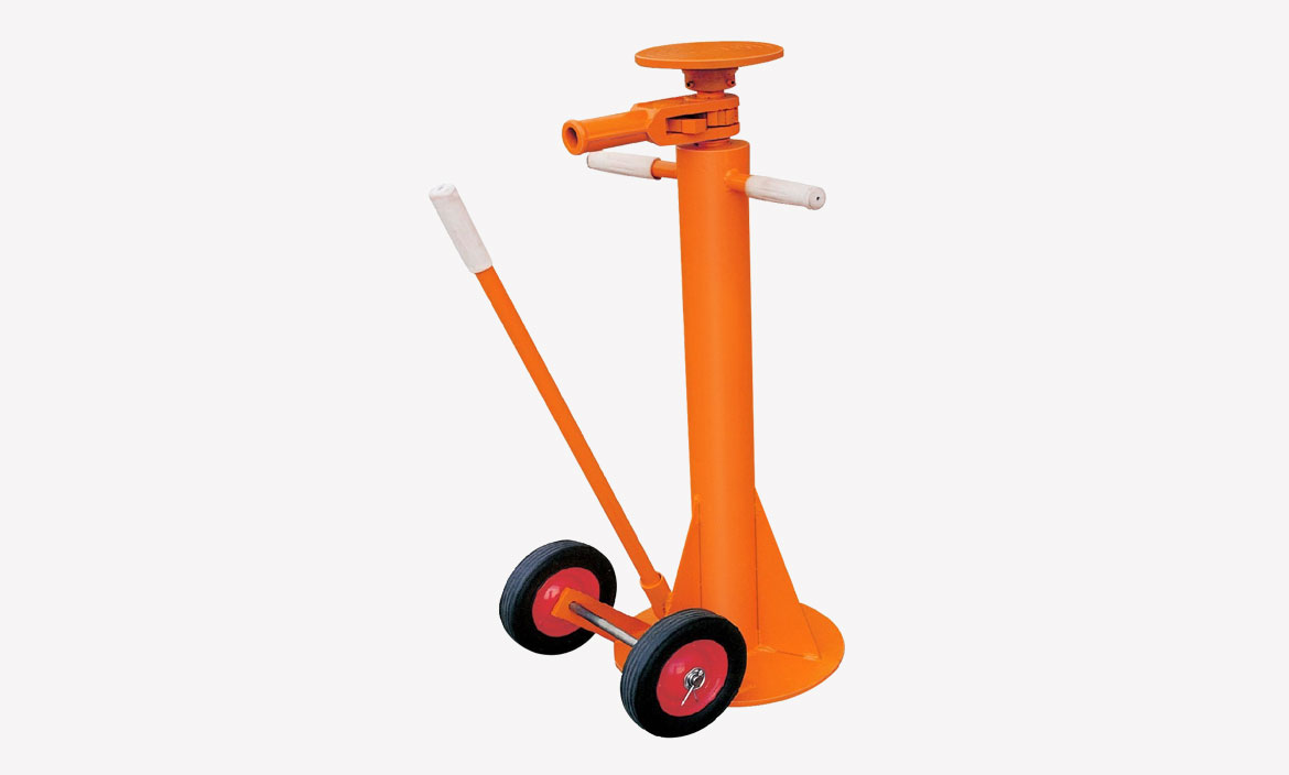 拖車(chē)穩(wěn)定器千斤頂.jpg 拖車(chē)穩(wěn)定器千斤頂.jpg